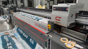 商場(chǎng)外墻廣告巨幅是什么材質(zhì)？