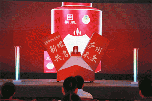 商場(chǎng)外墻廣告巨幅是什么材質(zhì)？