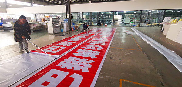 成都廣告噴繪布尺寸太大如何拼接？