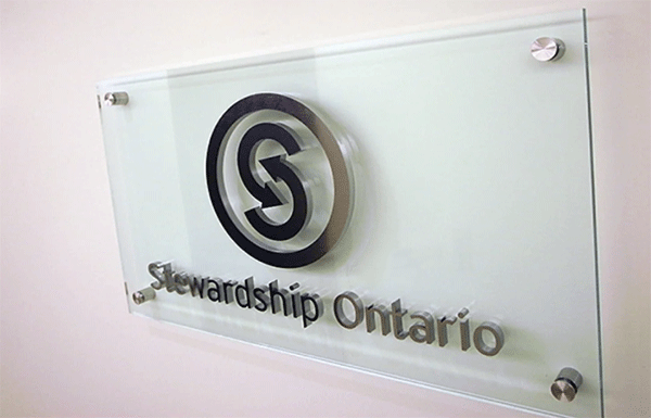 亞克力發(fā)光字打造醒目廣告牌，讓人久久難忘